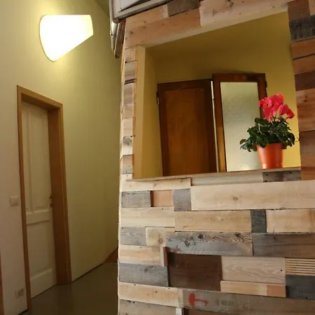 Loft לינה וארוחת בוקר 2*
